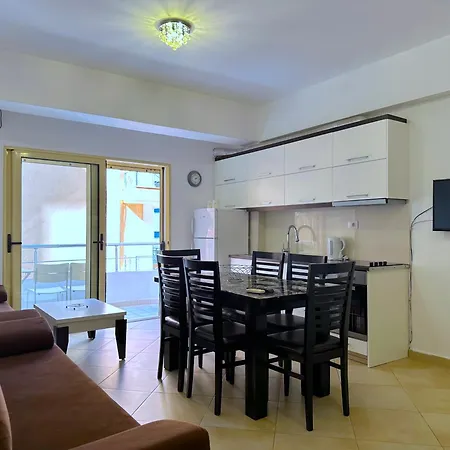 Апартаменты Charming And - Sleeps 6 Саранда