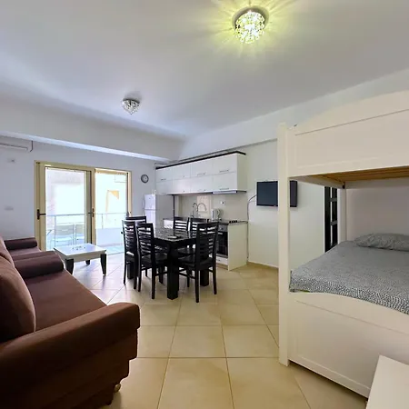 Charming And - Sleeps 6